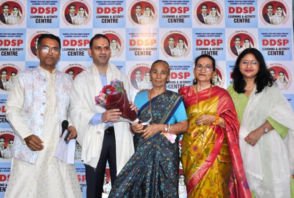 डीएम आशीष भटगांई ने मोस्टगांव रवाईखाल में धनुली देवी दान सिंह परिहार लर्निंग एंड एक्टिविटी सेंटर का किया शुभारंभ