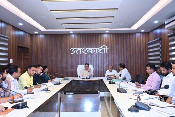 डीएम डॉ. मेहरबान सिंह बिष्ट ने मनरेगा कार्य योजना को लेकर की महत्वपूर्ण बैठक, जल संरक्षण पर रहेगा विशेष ध्यान