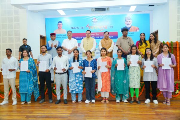 सीएम पुष्कर सिंह धामी ने 112 नवनियुक्त परिवहन आरक्षियों को नियुक्ति पत्र किये प्रदान, कहा – सरकारी नौकरी मात्र नौकरी नहीं बल्कि सामाजिक उत्तरदायित्व