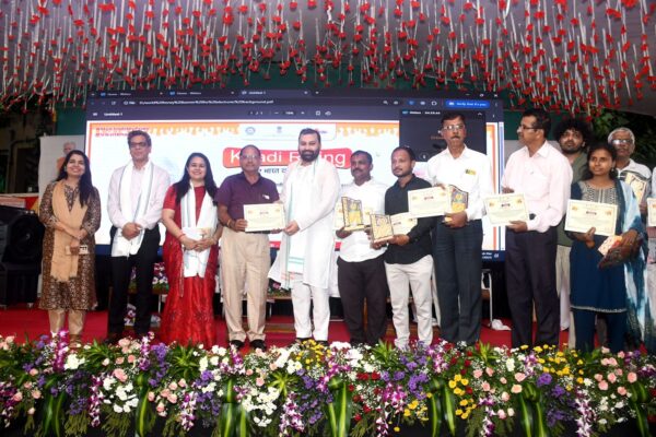 विश्व मधुमक्खी दिवस-2025 पर केवीआईसी के केंद्रीय कार्यालय में स्वीट क्रांति उत्सव का हुआ आयोजन