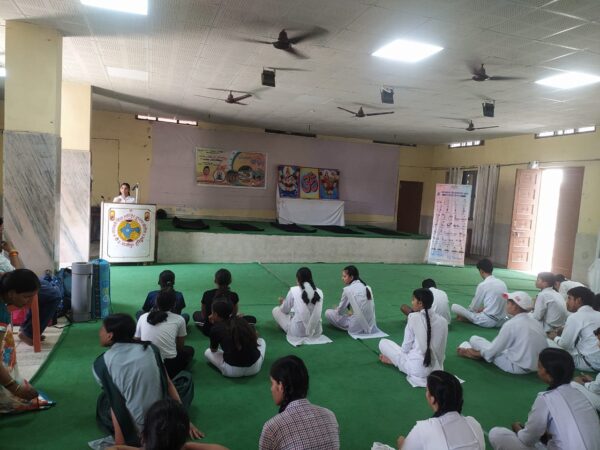 जनपद हरिद्वार में गूंजा योग का स्वर, जिला स्तरीय भाषण प्रतियोगिता में बच्चों ने रखा ‘एक धरती, एक स्वास्थ्य’ का विज़न