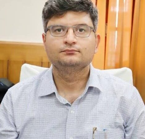 पीएमजीएसवाई बाधित सड़कों यथाशीघ्र सुचारू करें – डीएम संदीप तिवारी