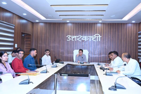 डीएम डॉ. मेहरबान सिंह बिष्ट ने की पर्यटन विभाग की योजनाओं की प्रगति की समीक्षा, जिले में इको टूरिज्म व ट्रैकिंग पर्यटन को नई उड़ान, 50 करोड़ से अधिक की योजनाओं पर कार्य तेज
