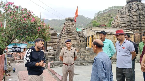 पैठाणी स्थित विश्व प्रसिद्ध राहु मंदिर में विकास कार्य और पार्किंग निर्माण की संभावनाएं तलाशने पहुंचे डीएम डॉ. आशीष चौहान, मास्टर प्लान तैयार करने के दिए निर्देश