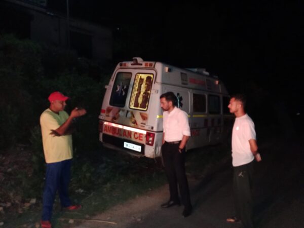 डीएम डॉ. आशीष चौहान ने 108 एम्बुलेंस सेवाओं का किया औचक निरीक्षण, दिए निर्देश