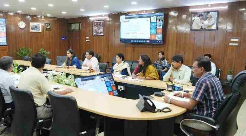 मुख्य सचिव ने ली मंडल रेल प्रबंधक मुरादाबाद एवं इज्जतनगर के साथ बैठक, ऋषिकेश-कर्णप्रयाग रेल लाइन का कार्य निर्धारित समय पर हो पूरा