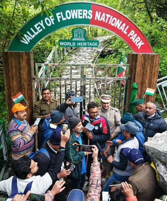 पर्यटकों के दीदार को खुली विश्व प्रसिद्ध फूलों की घाटी