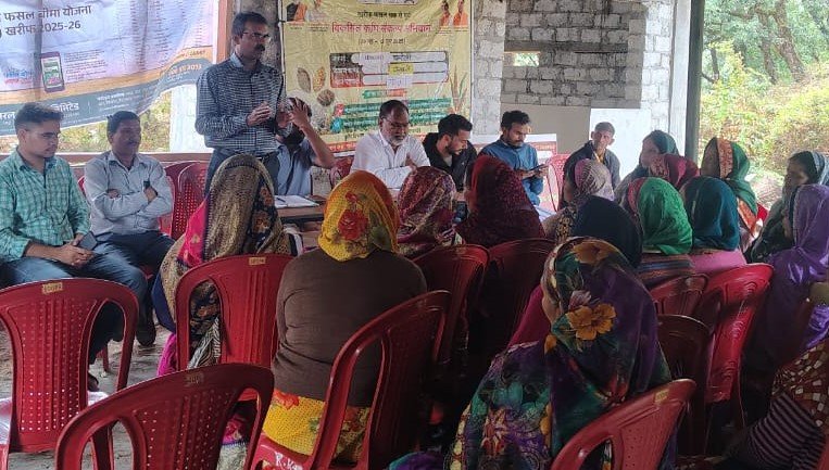 किसानों को दी लाभकारी योजनाओं की जानकारी