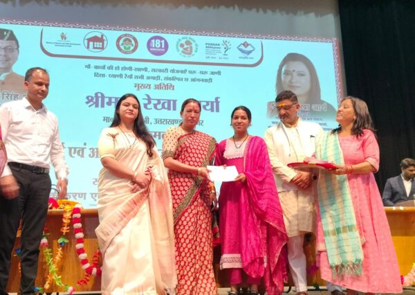 ग्रामीण विकास की नींव हैं आंगनबाड़ी कार्यकत्रियां – कैबिनेट मंत्री रेखा आर्य