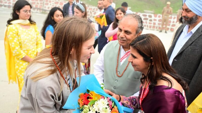 गैरसैंण की मिट्टी ने जीता विदेशी मेहमानों का दिल, उत्तराखंड की संस्कृति व सौंदर्य से हुए अभिभूत