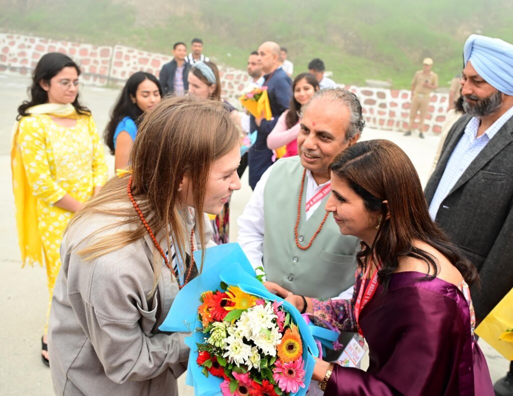 गैरसैंण की मिट्टी ने जीता विदेशी मेहमानों का दिल, उत्तराखंड की संस्कृति व सौंदर्य से हुए अभिभूत