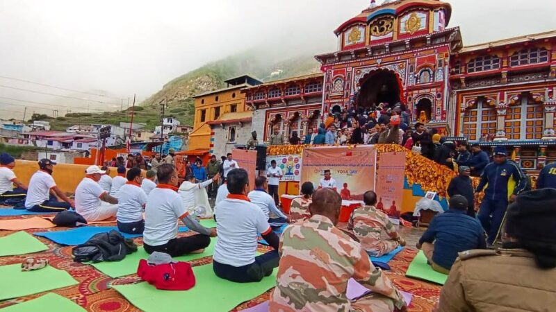 सीमांत नीती  घाटी से बदरीनाथ तक हुआ योग