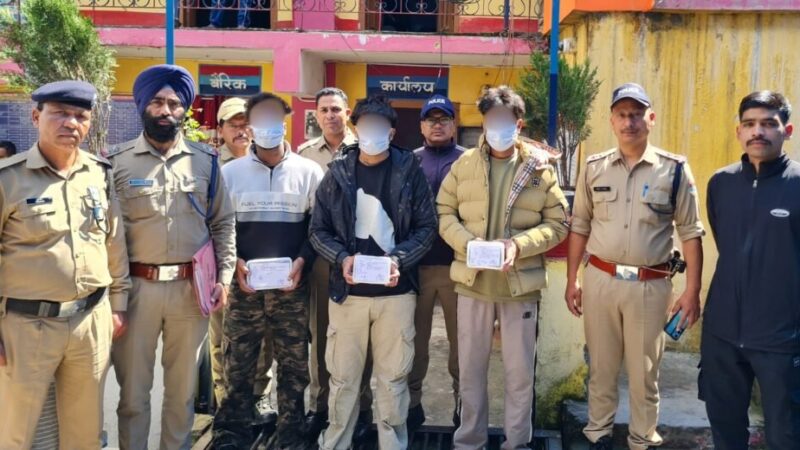 पर्यटकों से लूटपाट करने वाले शातिर गिरफ्तार