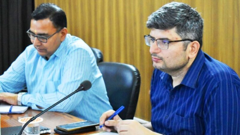 नदियों की स्वच्छता को करें प्रभावी कार्रवाई – डीएम संदीप तिवारी