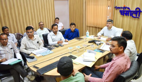 डीएम संदीप तिवारी ने जल जीवन मिशन कार्यों की समीक्षा की, हर घर जल सर्टिफिकेशन में तेजी लाने के निर्देश