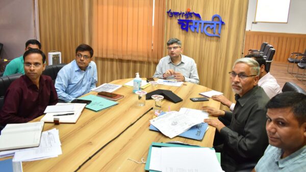 डीएम संदीप तिवारी ने शिक्षा विभाग की योजनाओं की समीक्षा की, खण्ड शिक्षा अधिकारियों को नियमित रूप से विद्यालयों का विजिट करने और स्मार्ट क्लासेज के माध्यम से पठन पाठन कराने के दिए निर्देश