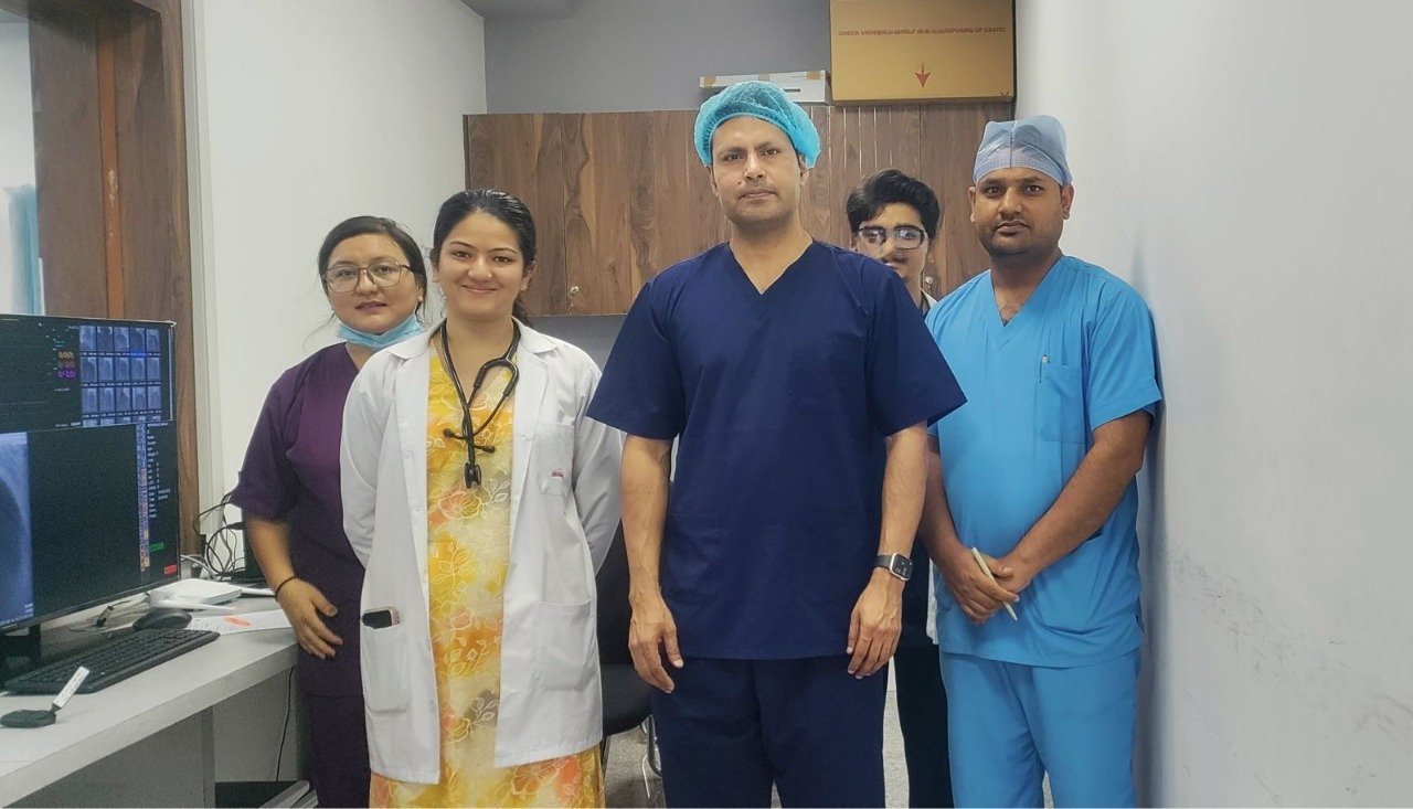 दून अस्पताल में मेडिकल चमत्कार, डॉ. अमर उपाध्याय और टीम ने दो माह के शिशु को दी नई जिंदगी, बिना चीरा लगाए किया हार्ट का ऑपरेशन