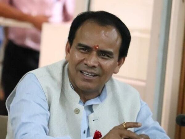 स्वास्थ्य महकमे में बायोमेट्रिक उपस्थिति अनिवार्य – स्वास्थ्य मंत्री डॉ. धन सिंह रावत