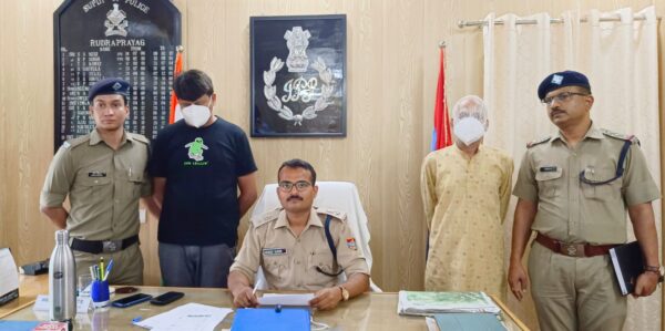 रुद्रप्रयाग पुलिस ने हेलीकॉप्टर टिकटों की कालाबाजारी करने वाले गिरोह के 02 अभियुक्तों को किया गिरफ्तार
