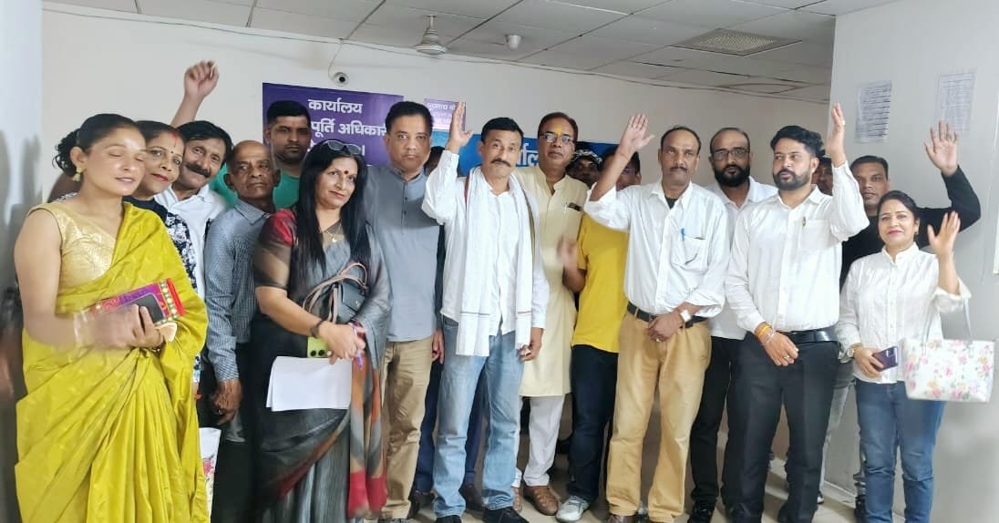 सरकारी राशन दुकानों में व्याप्त अनियमितताओं के खिलाफ पूर्ति अधिकारी को दिया ज्ञापन