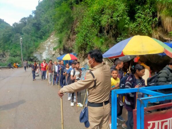 सोनप्रयाग से केदारनाथ धाम जाने वाली पैदल यात्रा का हो रहा है विधिवत संचालन, जंगल चट्टी के पास पैदल मार्ग हुआ सुचारू