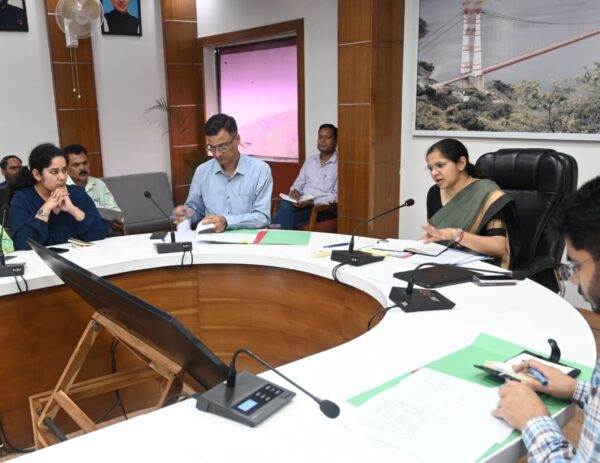 टिहरी गढ़वाल : जिले में बनेगा लैंड बैंक, डीएम नितिका खंडेलवाल ने GIS मैपिंग और पारदर्शिता के दिए निर्देश