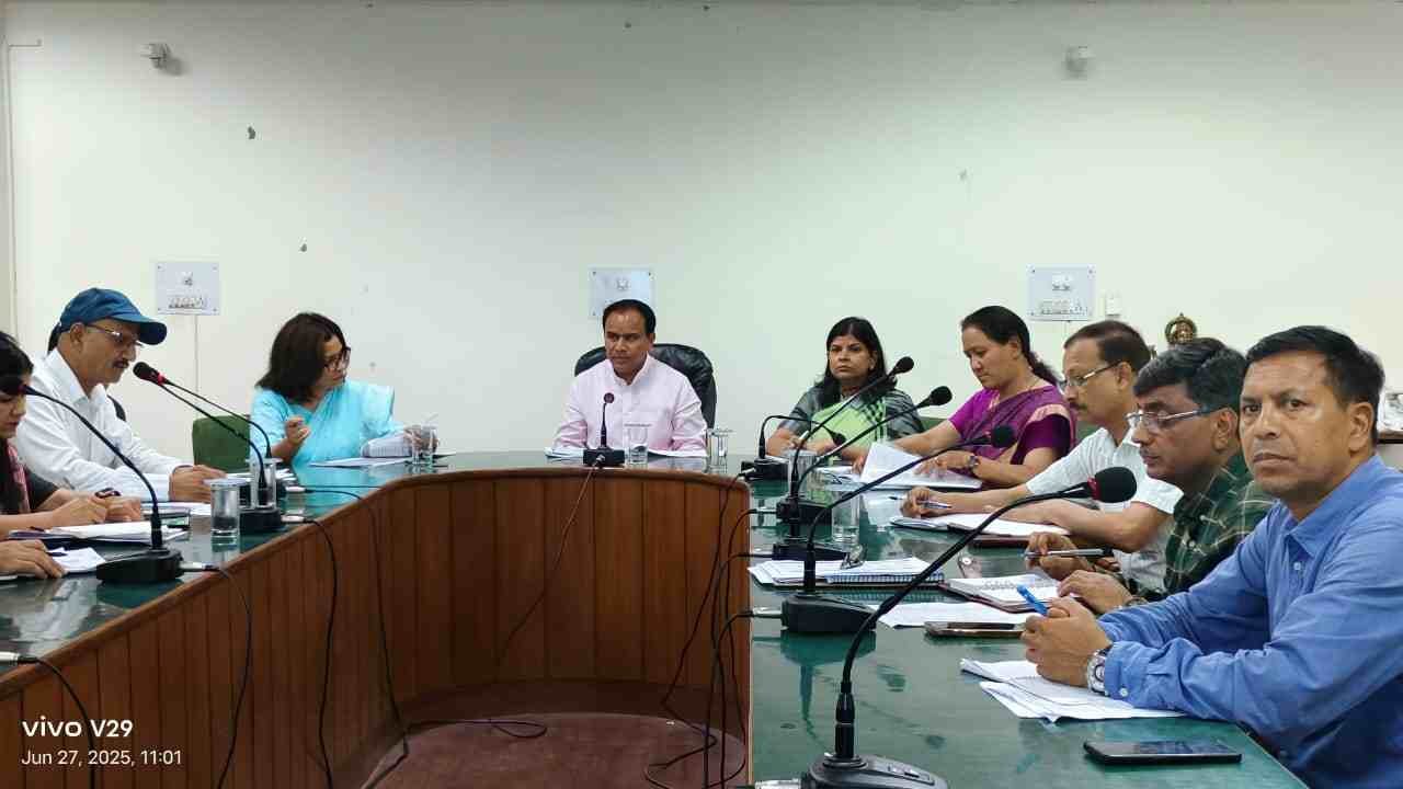 30 सितम्बर तक छात्रों के खाते में भेजें धनराशि, विद्यालय स्तर पर पुस्तक खरीद को बनेगी समिति – धन सिंह