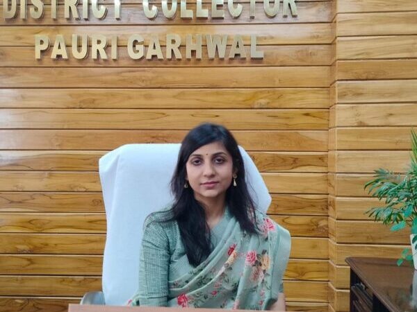 मुख्यमंत्री के निर्देशों के बाद डीएम स्वाति एस. भदौरिया ने विद्युत विभाग को दिये सख़्त आदेश, झूलते तारों और पेड़ों की टहनियों की करें छंटाई