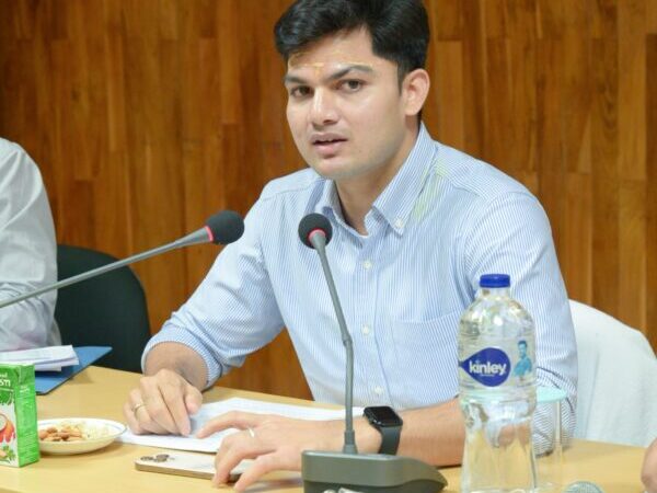 नवनियुक्त डीएम प्रतीक जैन ने की जिला स्तरीय अधिकारियों के साथ बैठक, केदारनाथ यात्राव  त्रिस्तरीय पंचायत चुनाव एवं आपदा प्रबंधन पर दिया विशेष जोर