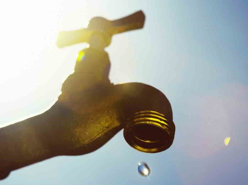 नगर के कई वार्डों में पेयजल संकट