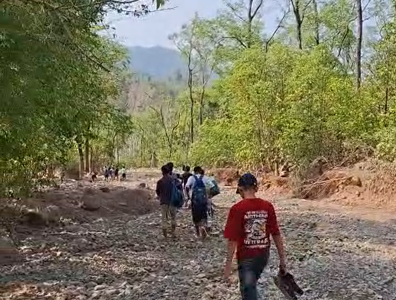 श्री माँ पूर्णागिरि मार्ग पर बाटनागाड नाले में अचानक पानी से मार्ग अवरुद्ध, फंसे 4 से 5 हजार श्रद्धालु, पुलिस ने चलाया सफल रेस्क्यू अभियान