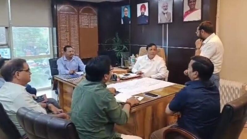 आढत बाजार को लेकर MDDA उपाध्यक्ष ने की समीक्षा बैठक, समय पर कार्य पूरे करने के निर्देश