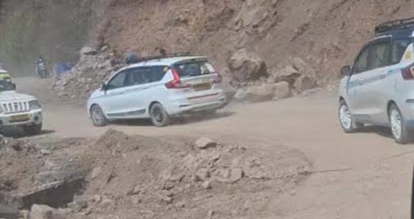 गुमखाल- सतपुली मार्ग पर हुए विवाद के बाद कंपनी पर एक्शन, अनुबंध हुआ निलंबित