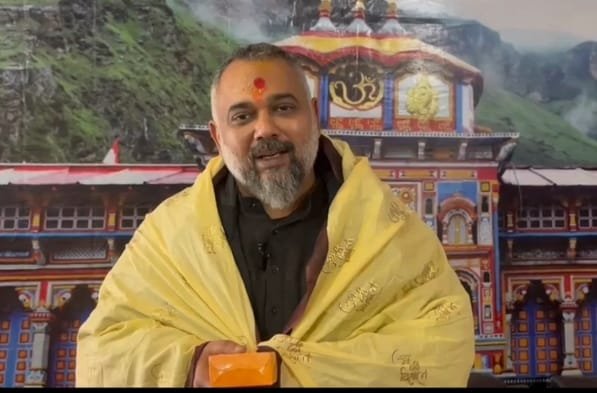 फिल्म निर्माता लव रंजन पहुंचे भगवान बद्री नारायण