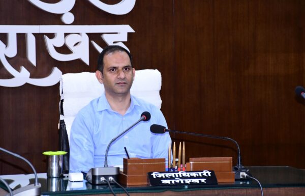 डीएम आशीष भटगाईं के का सख्त निर्देश, पेंशन और छात्रवृत्ति योजनाओं में आधार सीडिंग अनिवार्य