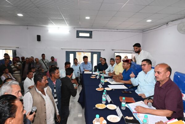 जनसंवाद से समाधान तक, तहसील दिवस में उठी 129 जनसमस्याएं, डीएम डॉ. मेहरबान सिंह बिष्ट ने दिए त्वरित कार्रवाई के निर्देश