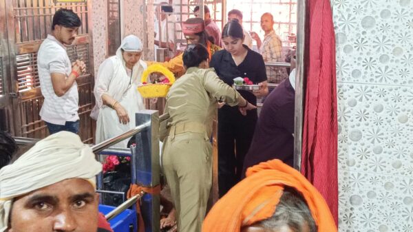 थाना लक्ष्मणझूला पुलिस नीलकंठ मंदिर में यात्रियों को करा रही बेहतर व्यवस्था के साथ महादेव के दर्शन
