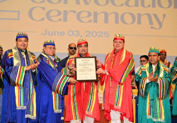 केंद्रीय मंत्री नितिन गडकरी एवं मुख्यमंत्री पुष्कर सिंह धामी ने ग्राफिक एरा डीम्ड यूनिवर्सिटी के 12वें दीक्षांत समारोह कार्यक्रम में किया प्रतिभाग