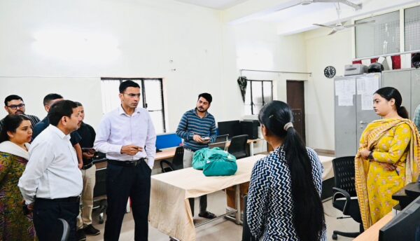 डीएम सविन बंसल ने आपदा परिचालन केंद्र का किया औचक निरीक्षण, दिए महत्वपूर्ण निर्देश