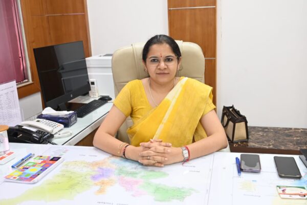 डीएम नितिका खण्डेलवाल ने समाज कल्याण एवं महिला सशक्तिकरण योजनाओं के व्यापक प्रचार-प्रसार के दिए निर्देश, प्रत्येक न्याय पंचायत में विशेष कैंप होंगे आयोजित