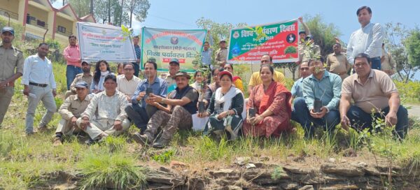 भक्त दर्शन राजकीय स्नातकोत्तर महाविद्यालय में विश्व पर्यावरण दिवस के अवसर पर “एक पेड़ मां के नाम” विषय पर संगोष्ठी एवं पौधारोपण कार्यक्रम का आयोजन