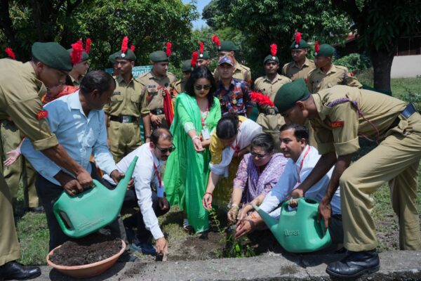 विश्व पर्यावरण दिवस पर श्री गुरु राम राय विश्वविद्यालय में किया गया पौधरोपण