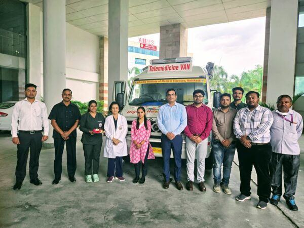 किच्छा में निर्माणाधीन एम्स सैटेलाइट सेंटर में श्रमिकों के लिए निःशुल्क स्वास्थ्य शिविर आयोजित