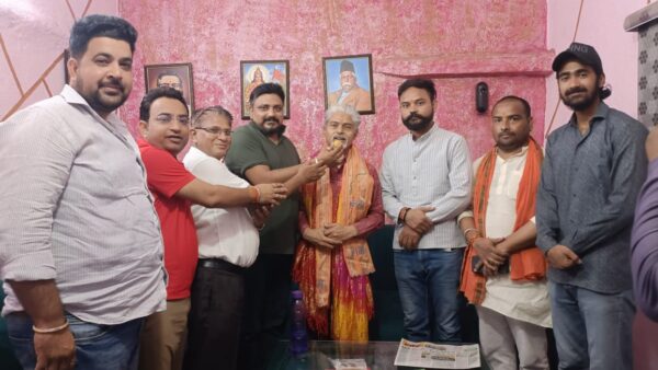 रुड़की : राष्ट्रीय अवार्ड विजनरी इंडियन अवार्ड रियल लाइफ हीरो से सम्मानित प्रसिद्ध समाजसेवी वैद्य टेक वल्लभ का भव्य स्वागत