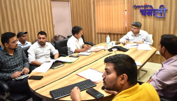 अवैध खनन पर रोक के लिए एसडीएम नियमित करें निरीक्षण – डीएम संदीप तिवारी