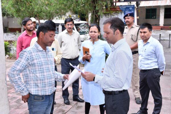डीएम आशीष भटगांई का औचक निरीक्षण, कार्यालयों में हड़कंप, सख्त निर्देश जारी
