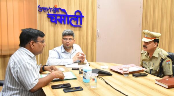 डीएम संदीप तिवारी ने की सरकार द्वारा गरीब कैदियों के लिए चलायी जा रही योजना की समीक्षा