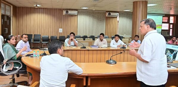 मेलाधिकारी सोनिका एवं जिलाधिकारी मयूर दीक्षित ने की सीसीआर सभागार में अर्द्ध कुम्भ एवं हरिद्वार के चहुॅमुखी विकास के लिए प्रस्तावित कार्यों की समीक्षा