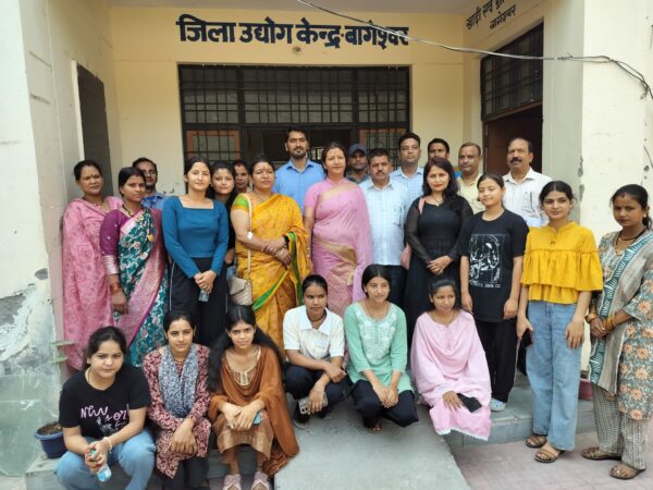 राज्य महिला उद्यमिता परिषद की अध्यक्ष रेनू अधिकारी ने बागेश्वर में महिला उद्यमिता योजनाओं की समीक्षा कर लाभार्थियों से किया संवाद, कहा – महिला उद्यमिता को बढ़ावा देना राज्य सरकार की सर्वोच्च प्राथमिकता