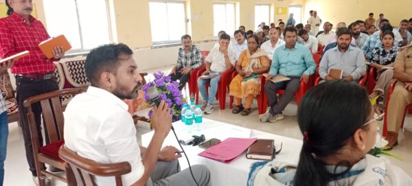 डीएम डॉ. आशीष चौहान ने कांवड़ मेले की तैयारियों को लेकर ली अधिकारियों की महत्वपूर्ण बैठक, नीलकंठ कांवड़ यात्रा में सुरक्षा के साथ सफाई और सुविधाओं के लिए विभागों को दिए सख़्त निर्देश